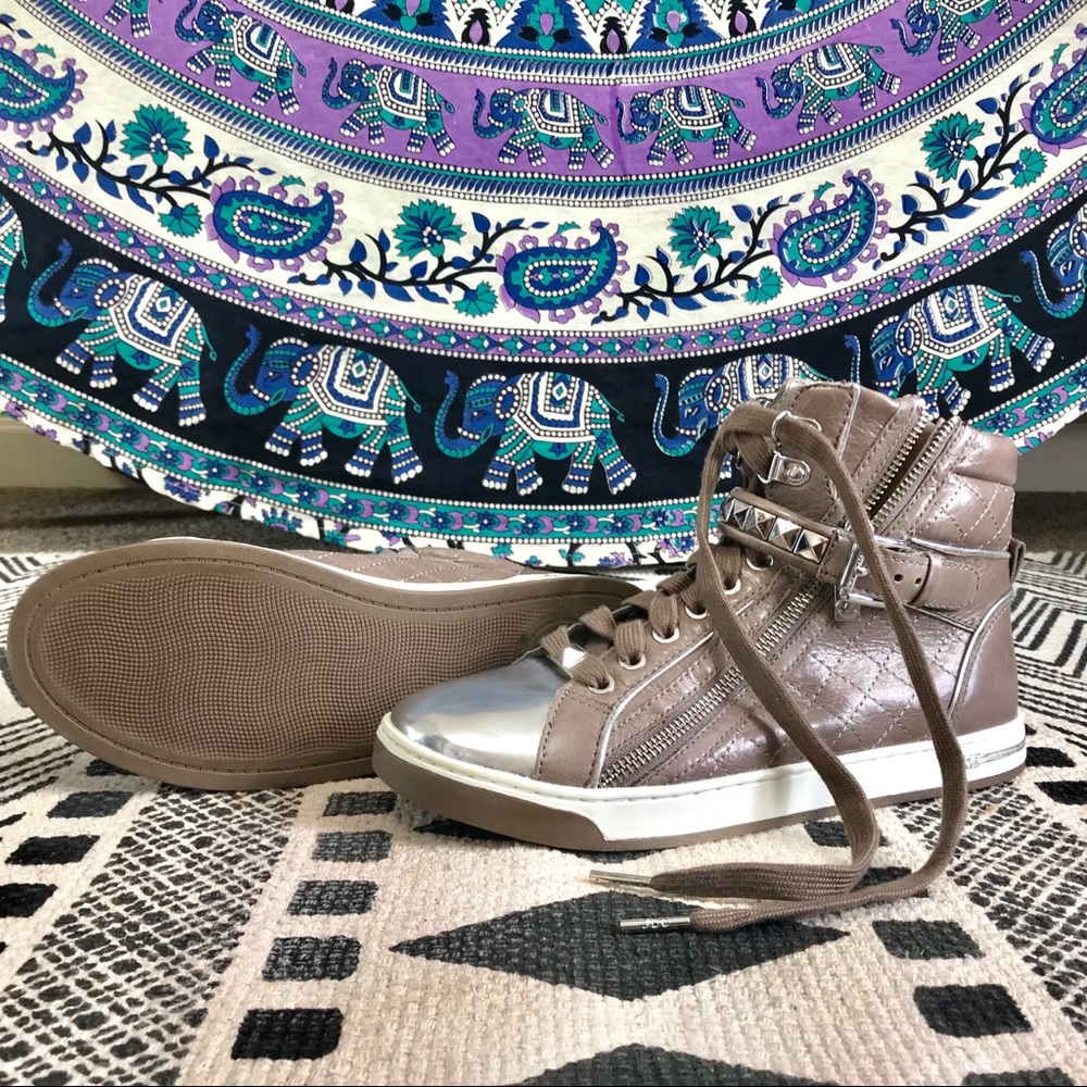 🔥Like New Michael Kors Leather High Top Sneakers